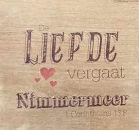 Houtblok De Liefde vergaat Nimmermeer - 1 korintiers 13:8