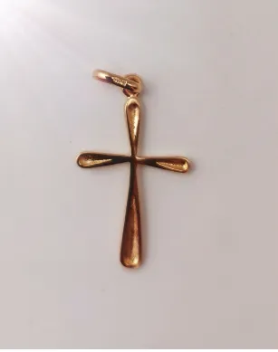 Pendentif Croix plaqué or 24mm simple
