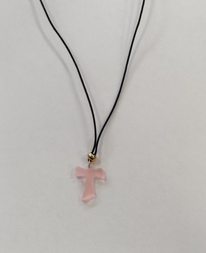 Collier croix corne plexiglass rose