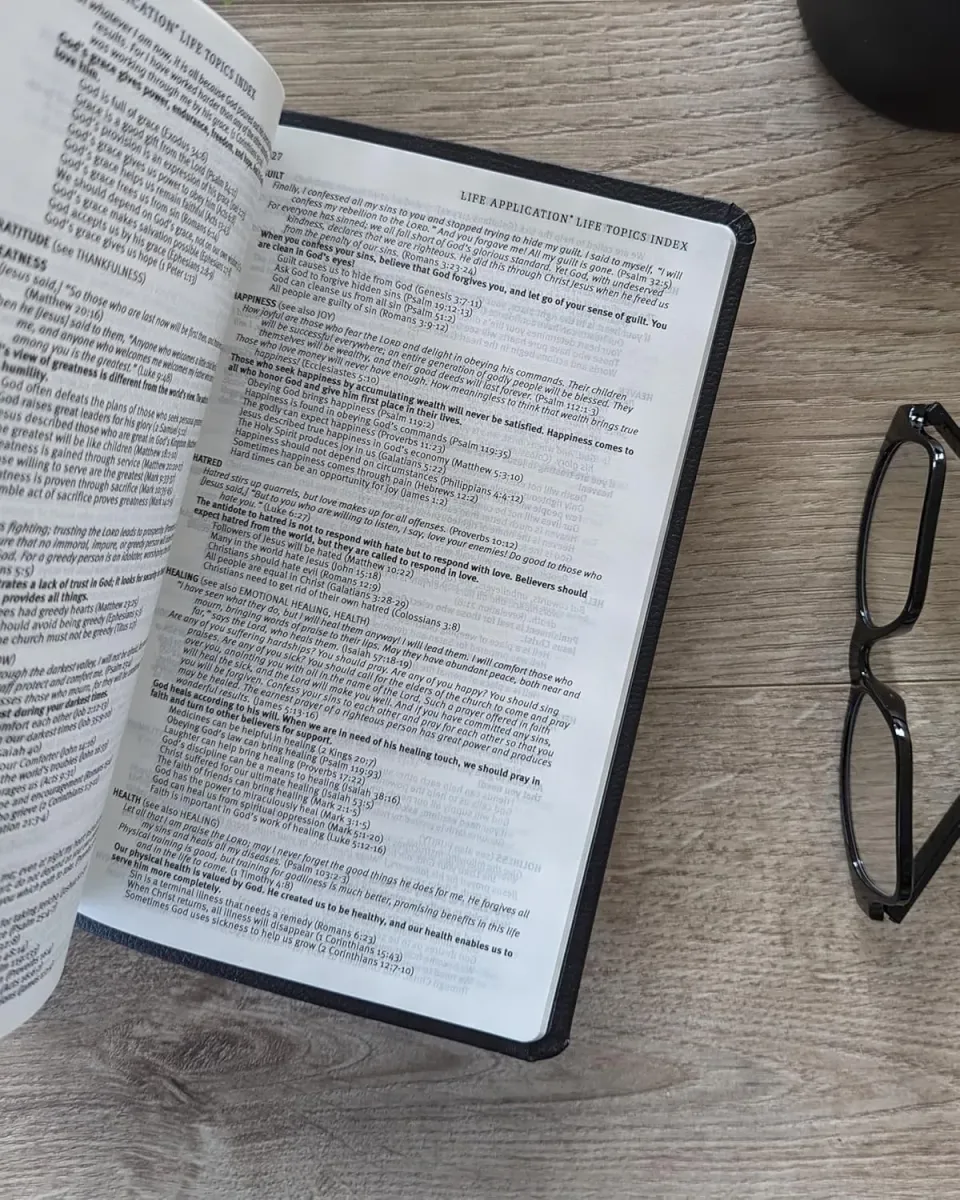 NLT Bible premium value thinline Trinity Cross  black