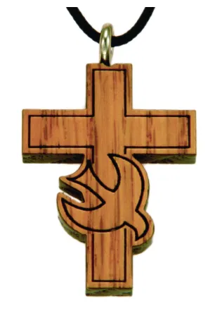 Collier croix bois + colombe érable vernis 32mm