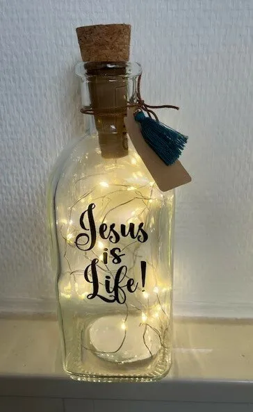 Bouteille LED - Jesus is life !
