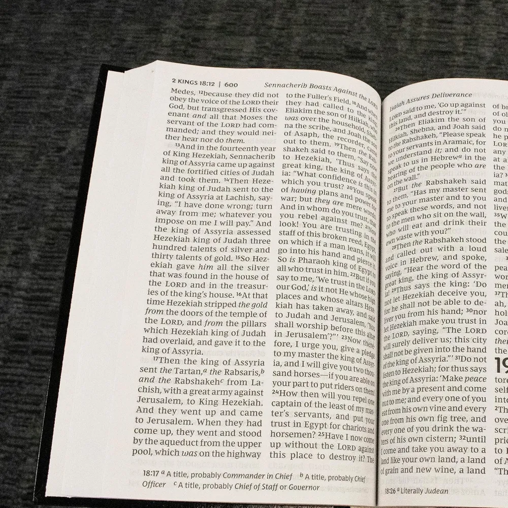 NKJV pew Bible LP navy hardcover