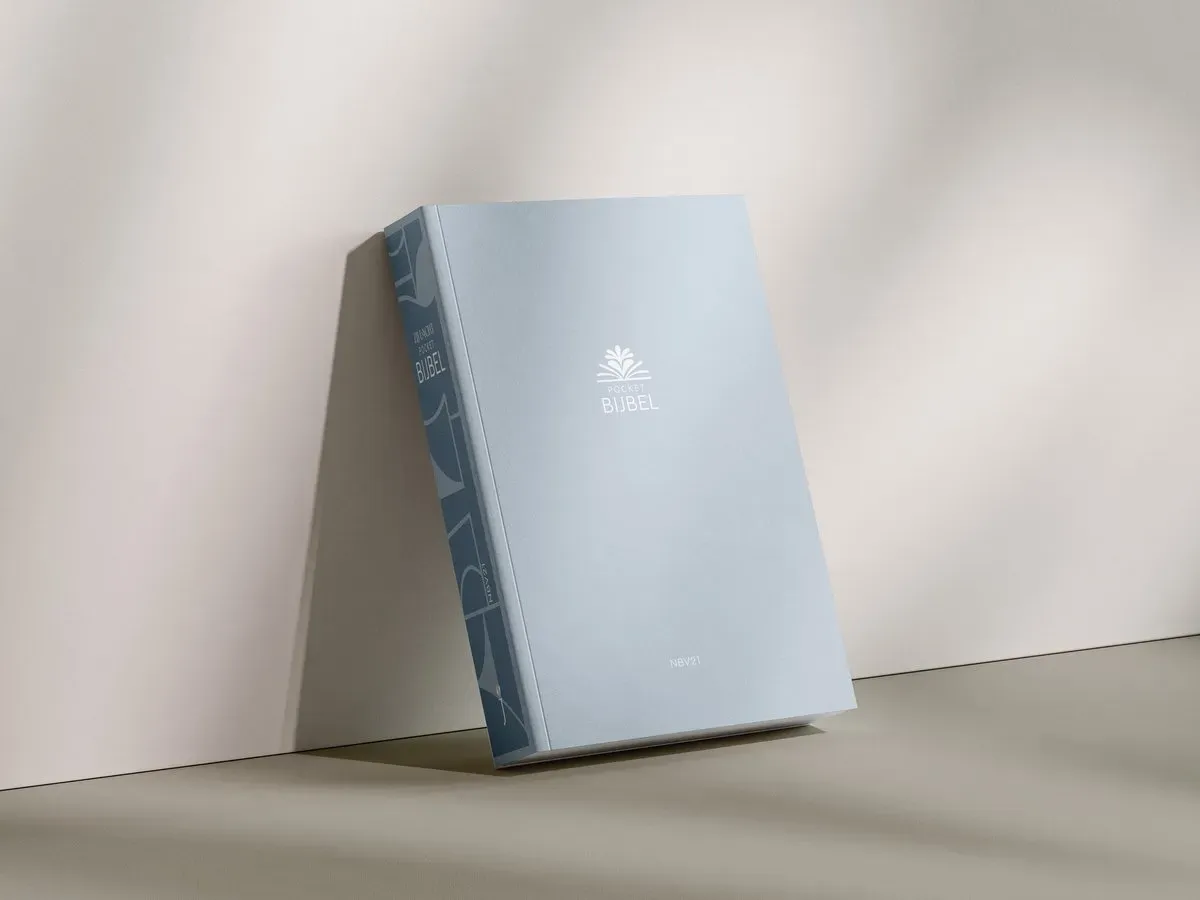 NBV21 Zij Lacht pocketBijbel