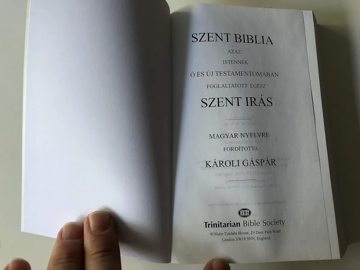 Bible souple noir - hongrois