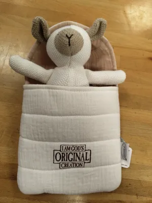 Doudou agneau dans sa couette - I am God's original creation